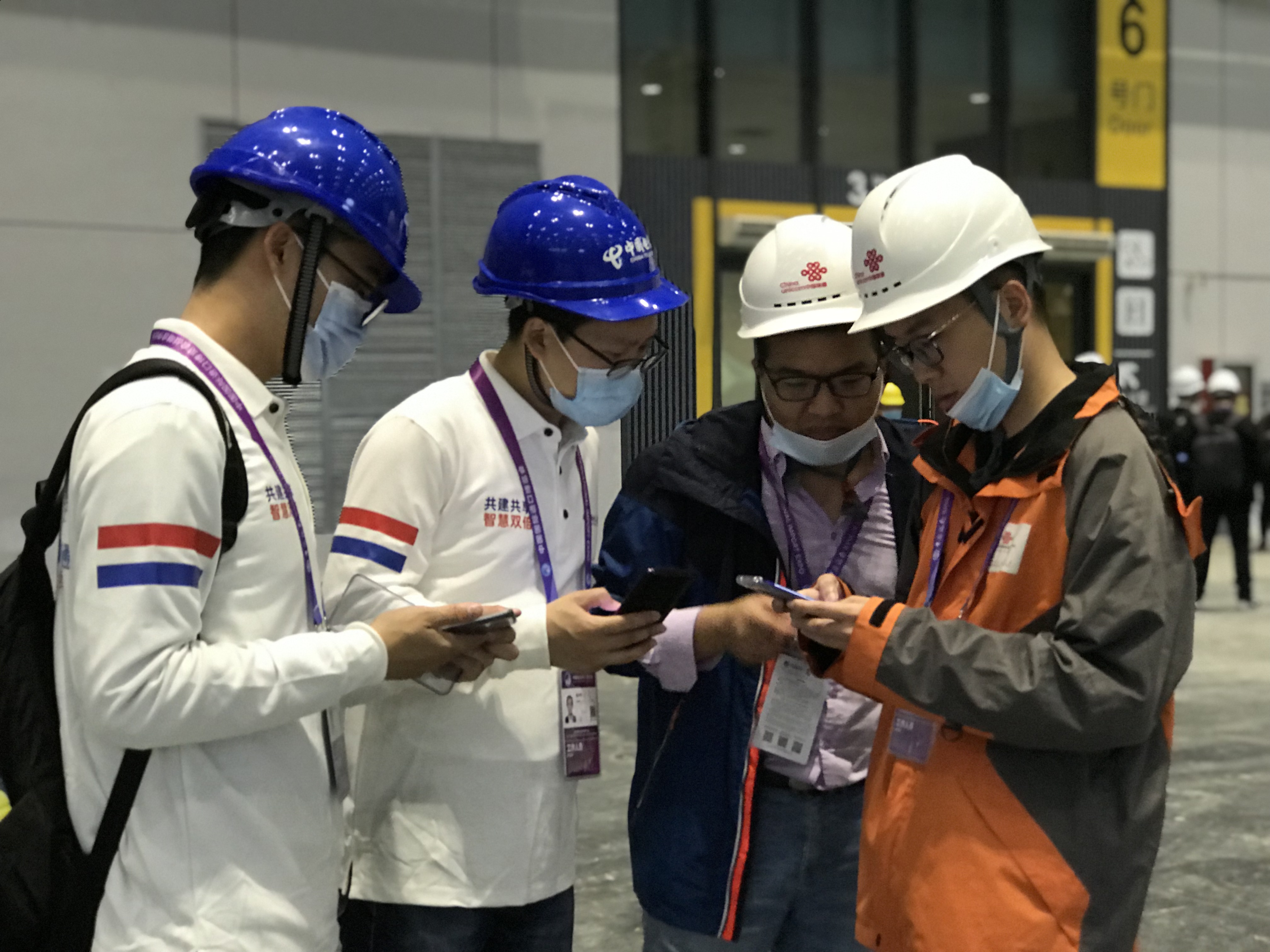 上海电信和上海联通两家运营商组成进博会联合保障指导组，实现了双倍通信安全保证。