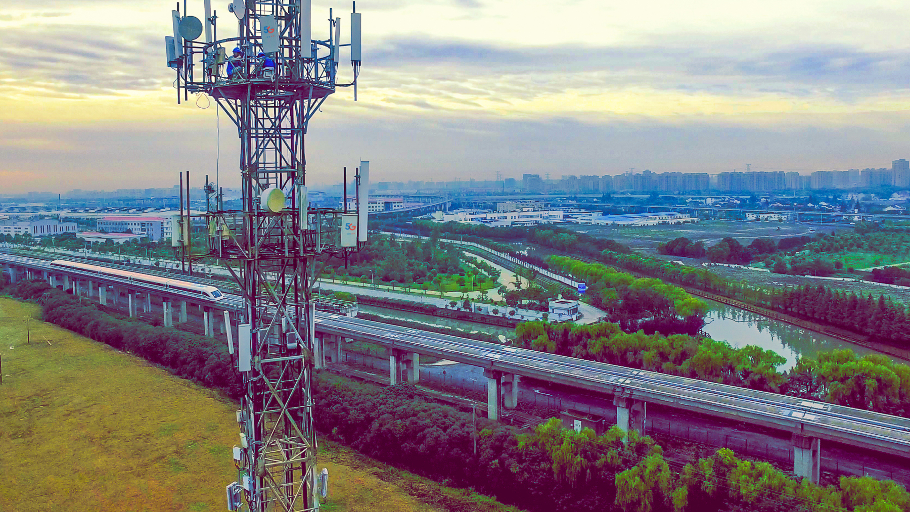 电信5G网络为磁悬浮列车提供通信服务。