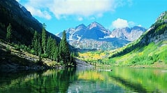 据了解，近年来拥有一个手机靓号往往被认为是有身份有面子的象征，因而现在的手机“靓号”越来越被人重视，为此不惜花费大代价，甚至触犯法律！